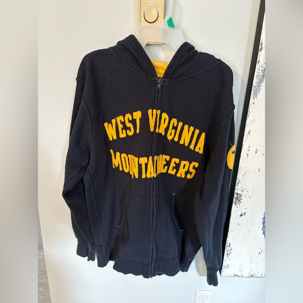 Champs West Virginia Mountaineers Zip up Hoodie. Front pockets. Size Medium.